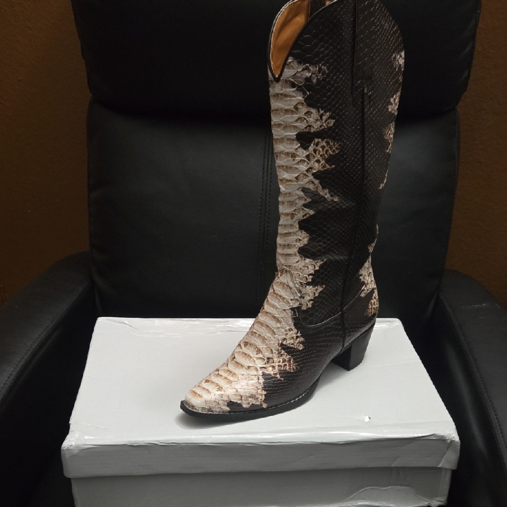 Women's Snakeskin Pattern Boots